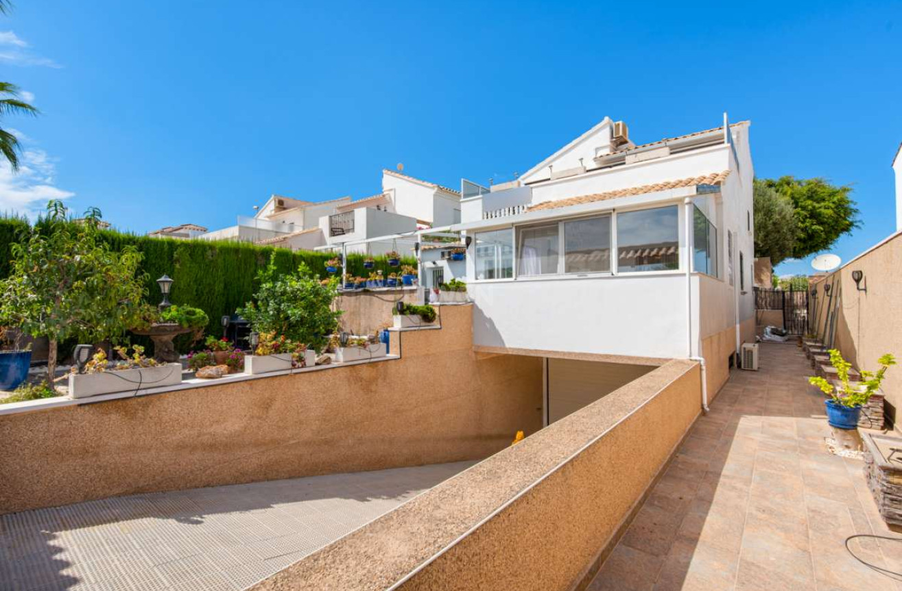 Resale - Villa - Punta Prima - Costa Blanca