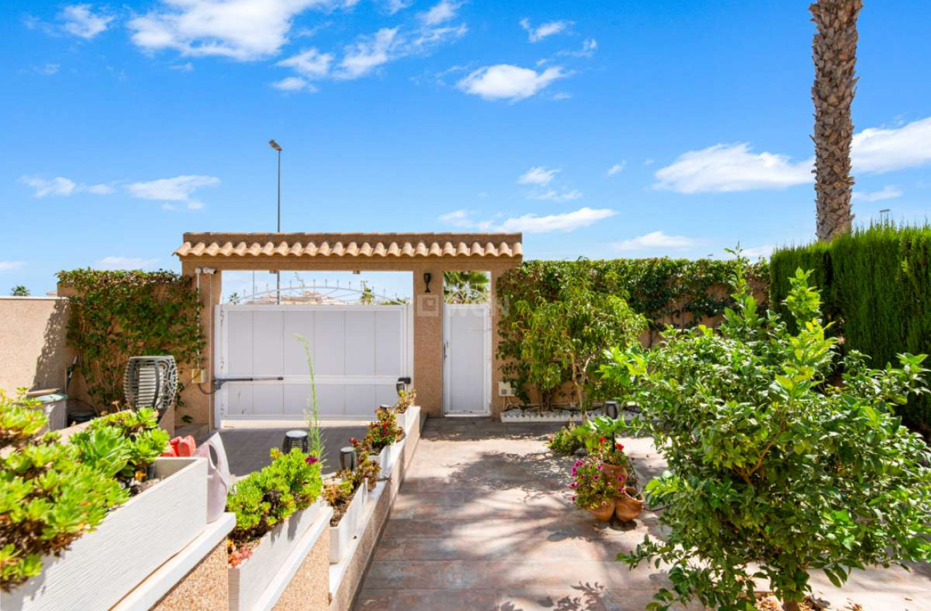 Resale - Villa - Punta Prima - Costa Blanca