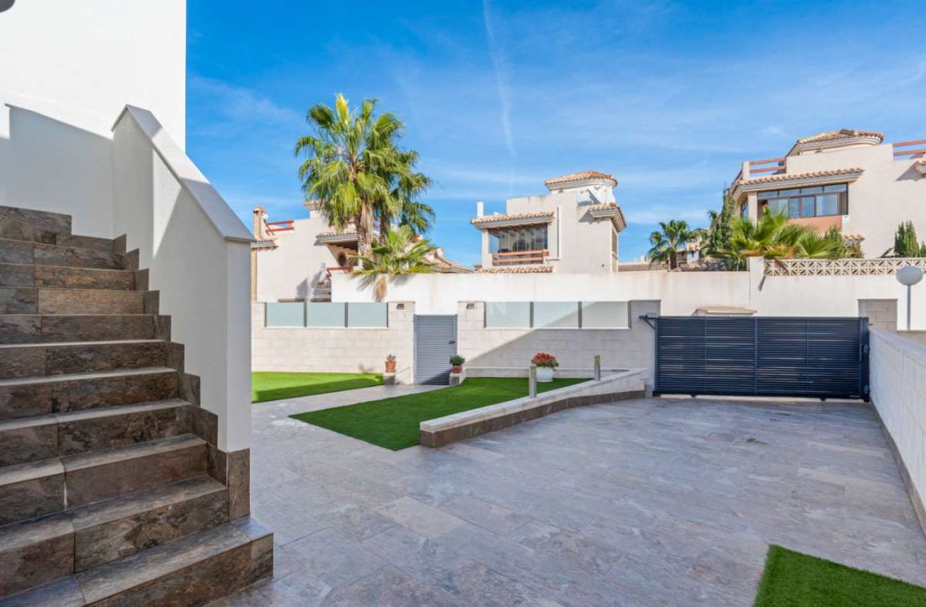 Resale - Villa - Villamartin - Costa Blanca