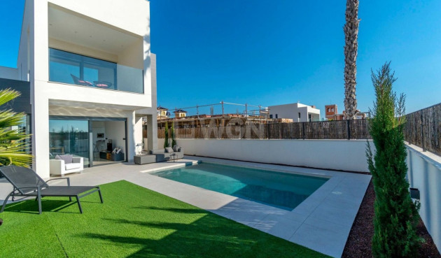 Resale - Villa - La Marina - Costa Blanca