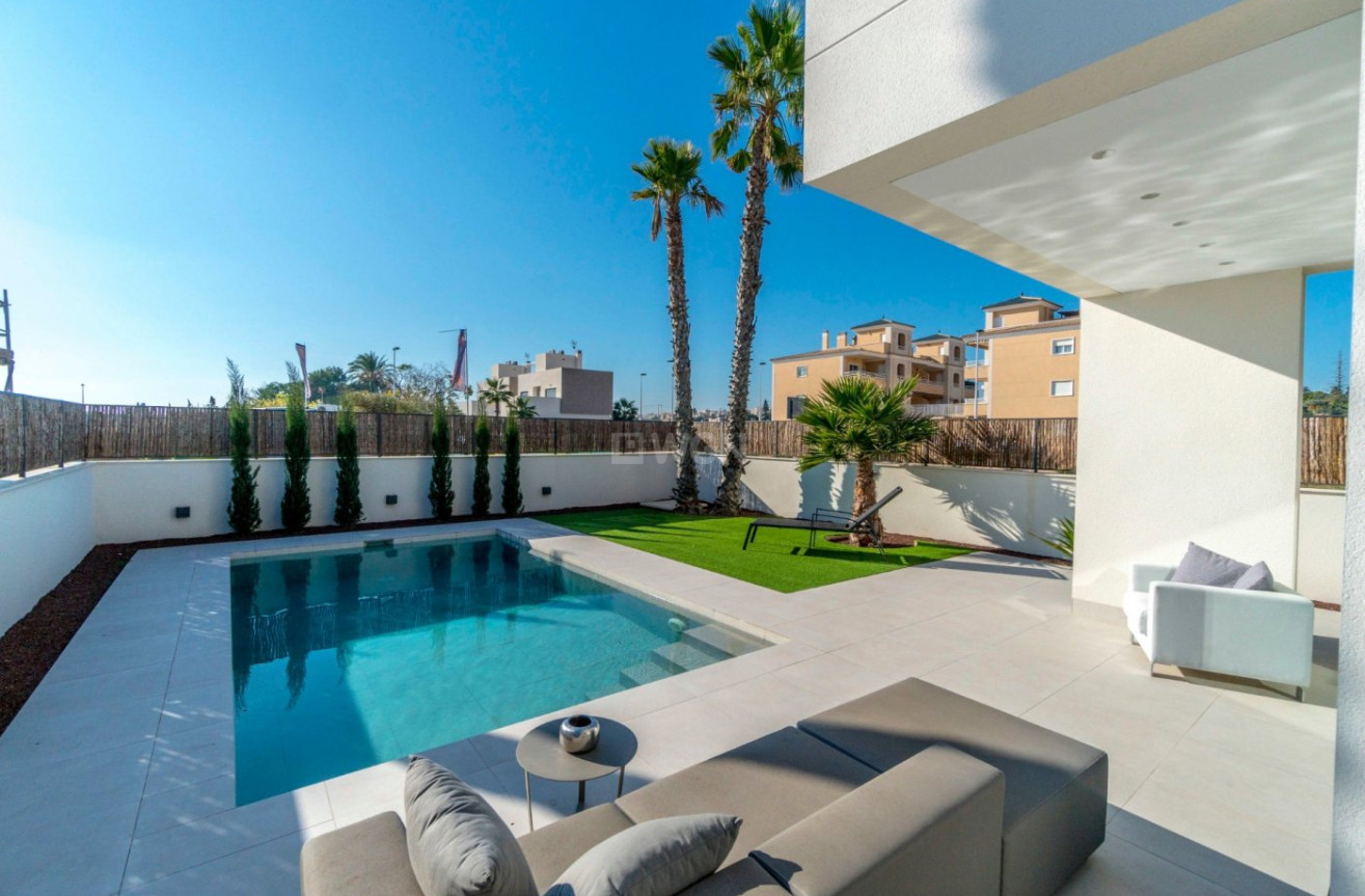 Resale - Villa - La Marina - Costa Blanca