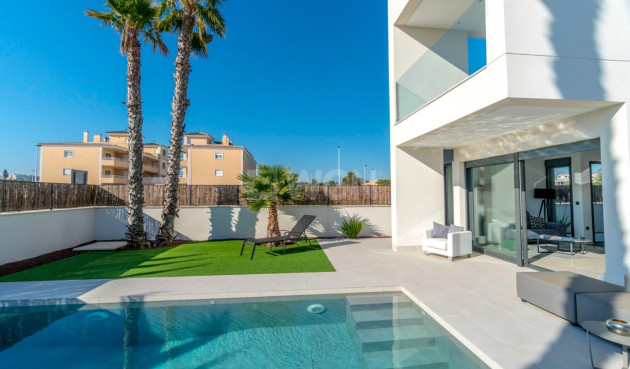 Resale - Villa - La Marina - Costa Blanca