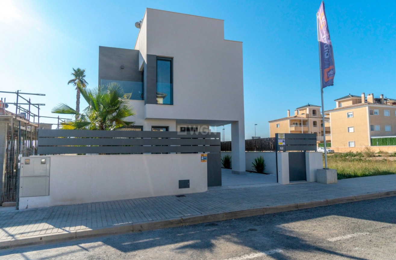 Resale - Villa - La Marina - Costa Blanca