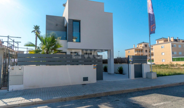 Resale - Villa - La Marina - Costa Blanca