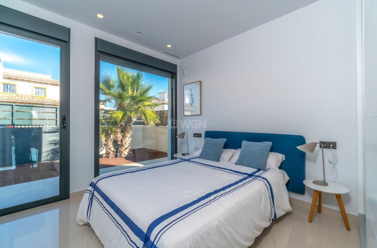 Resale - Villa - La Marina - Costa Blanca