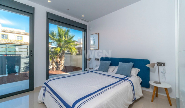 Resale - Villa - La Marina - Costa Blanca