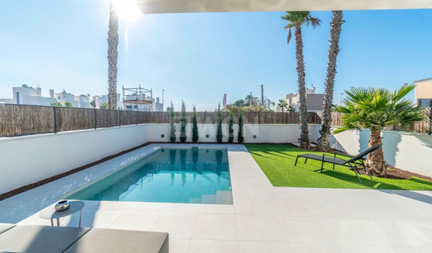 Resale - Villa - La Marina - Costa Blanca