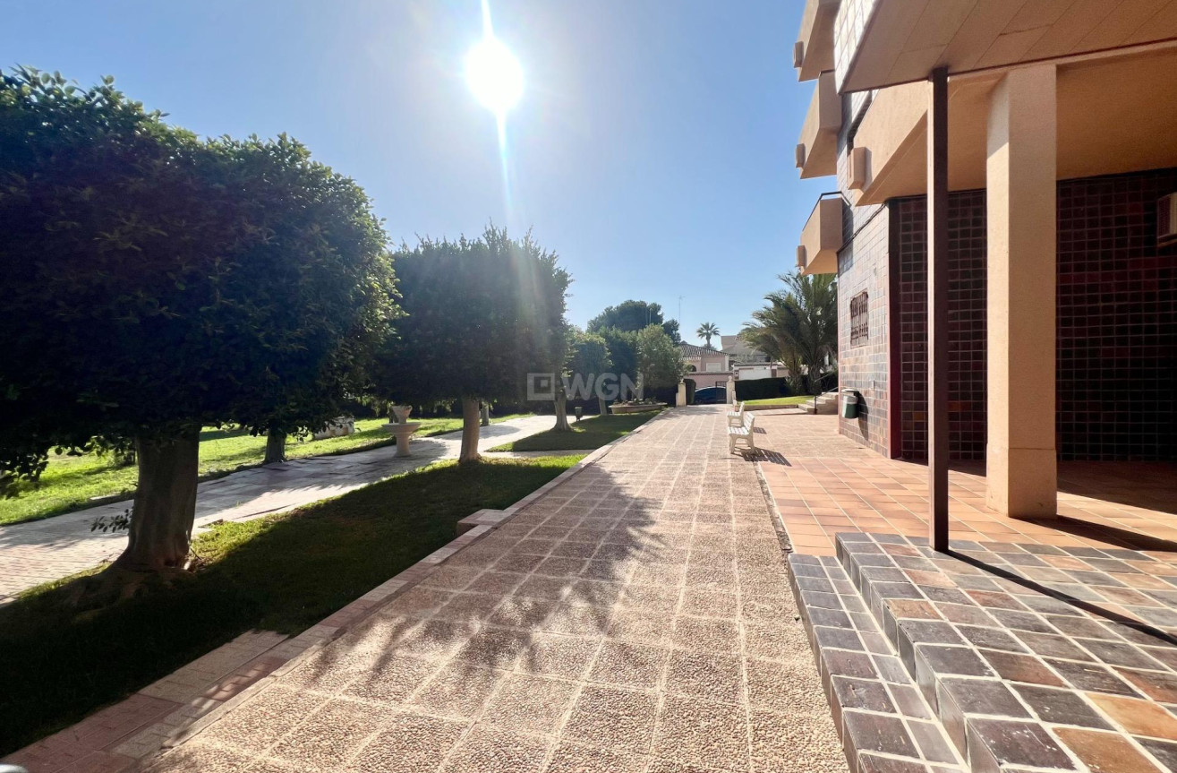 Resale - Apartment / flat - Orihuela Costa - La Zenia