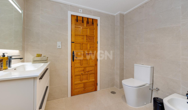 Resale - Apartment / flat - Torrevieja - Playa de los Locos