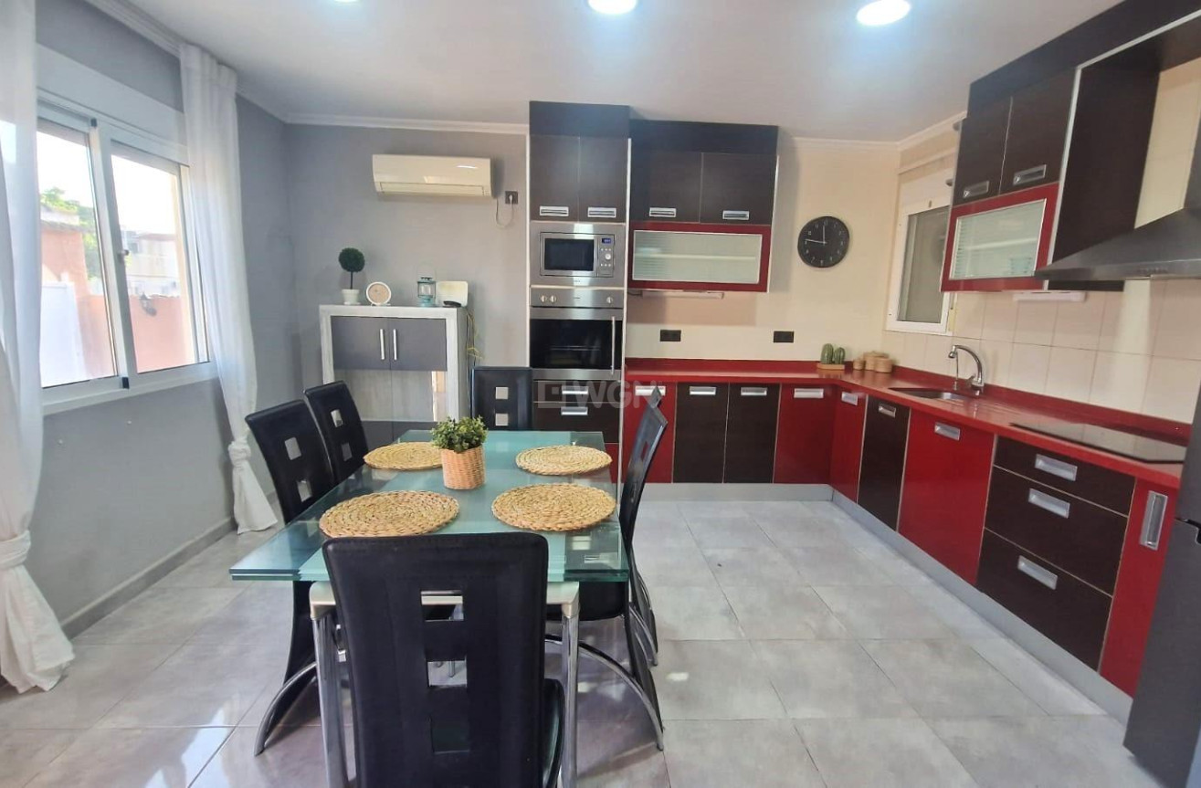 Resale - Villa - Torrevieja - San Luis