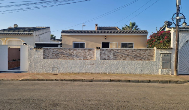 Resale - Villa - Torrevieja - San Luis