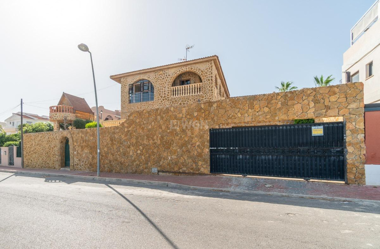 Resale - Villa - Orihuela Costa - Los Balcones