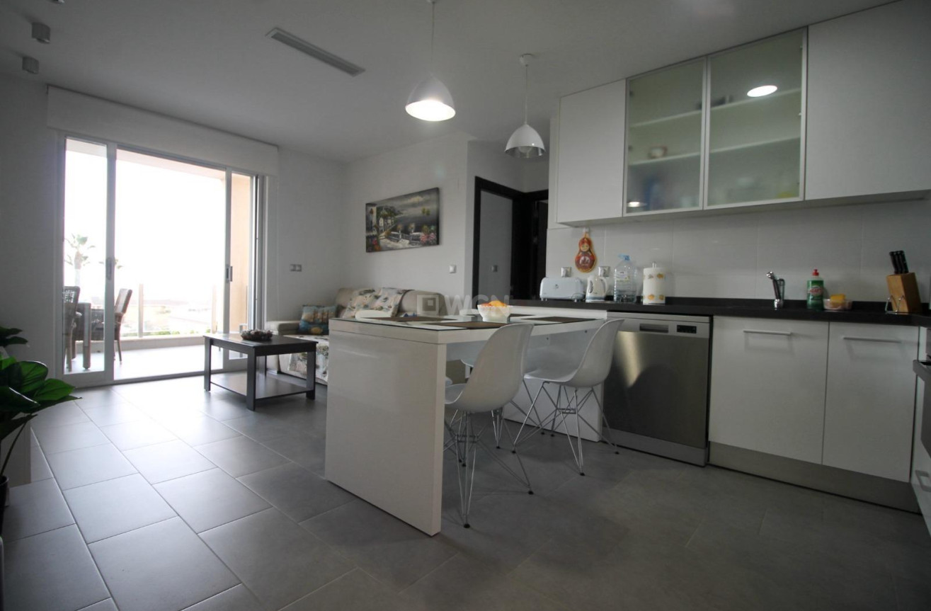 Resale - Apartment / flat - Torrevieja - La Mata