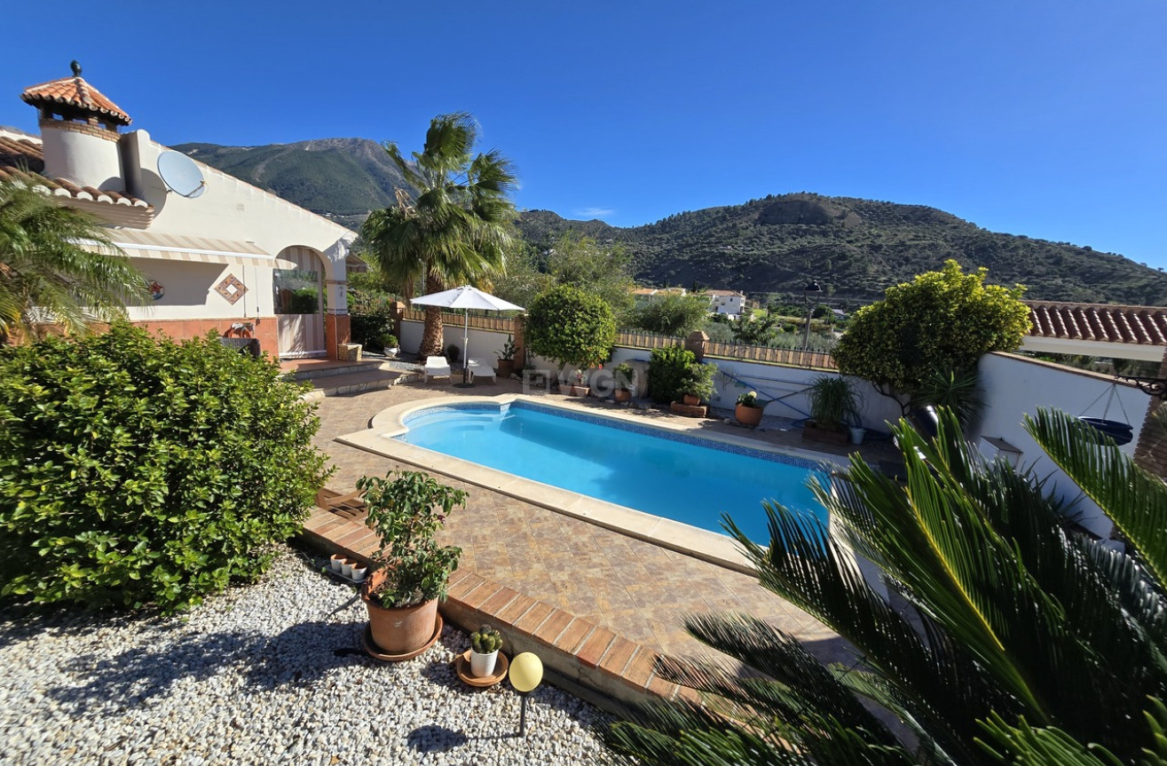 Reventa - Villa - Venta Baja - Inland