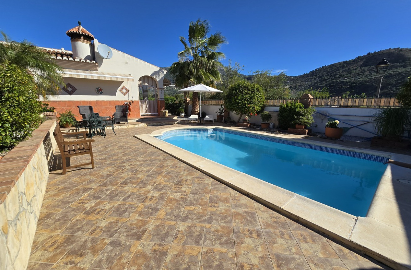 Reventa - Villa - Venta Baja - Inland