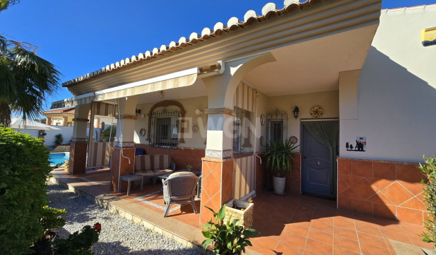 Reventa - Villa - Venta Baja - Inland