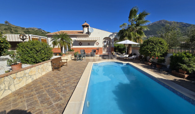 Reventa - Villa - Venta Baja - Inland