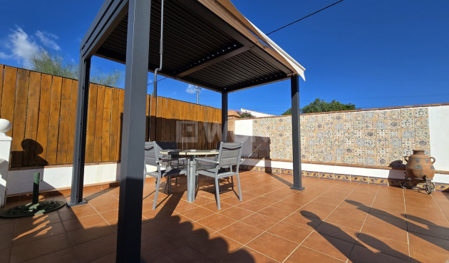 Reventa - Villa - Venta Baja - Inland