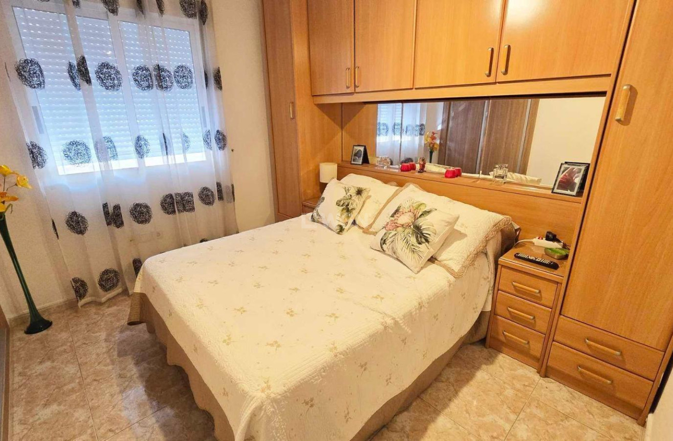 Resale - Apartment / flat - Torrevieja - Estacion De Autobuses