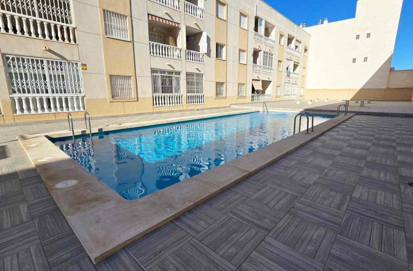 Resale - Apartment / flat - Torrevieja - Estacion De Autobuses