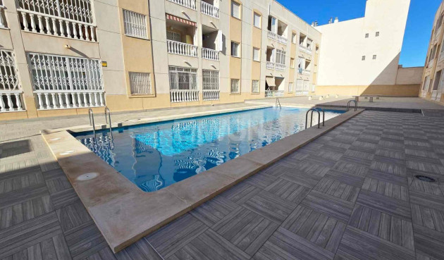 Resale - Apartment / flat - Torrevieja - Estacion De Autobuses