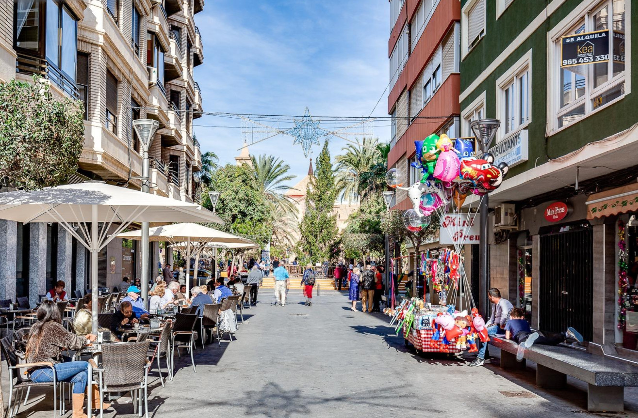 Odsprzedaż - Mieszkanie w bloku - Torrevieja