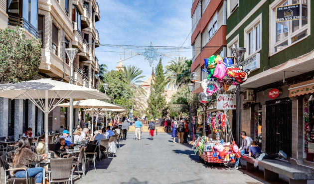 Odsprzedaż - Mieszkanie w bloku - Torrevieja