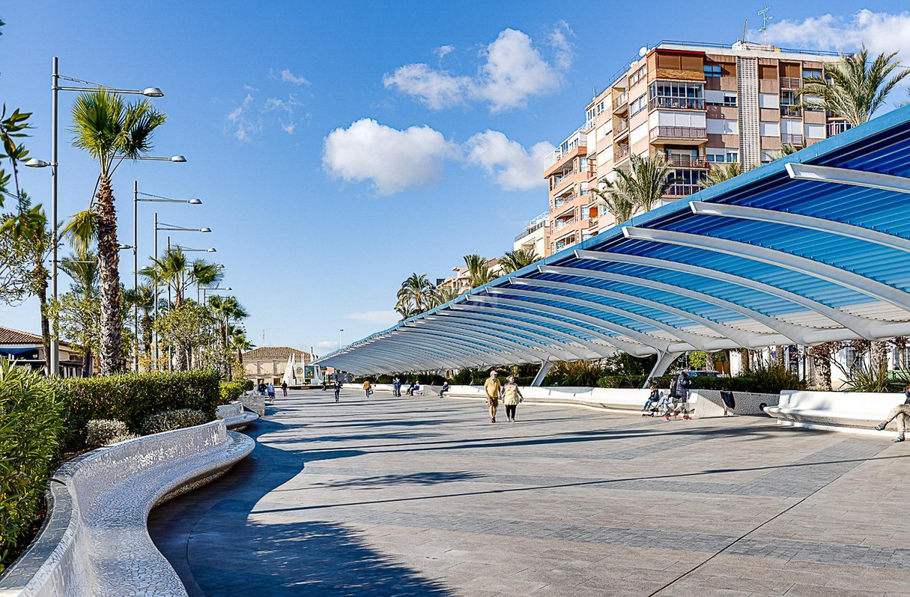 Odsprzedaż - Mieszkanie w bloku - Torrevieja