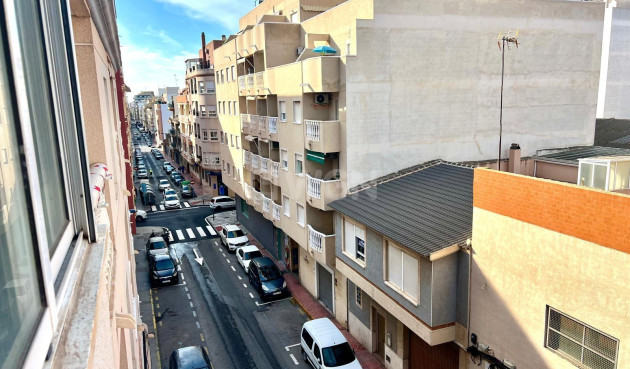 Odsprzedaż - Mieszkanie w bloku - Torrevieja - Centro