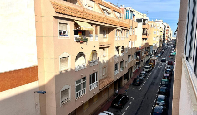 Odsprzedaż - Mieszkanie w bloku - Torrevieja - Centro