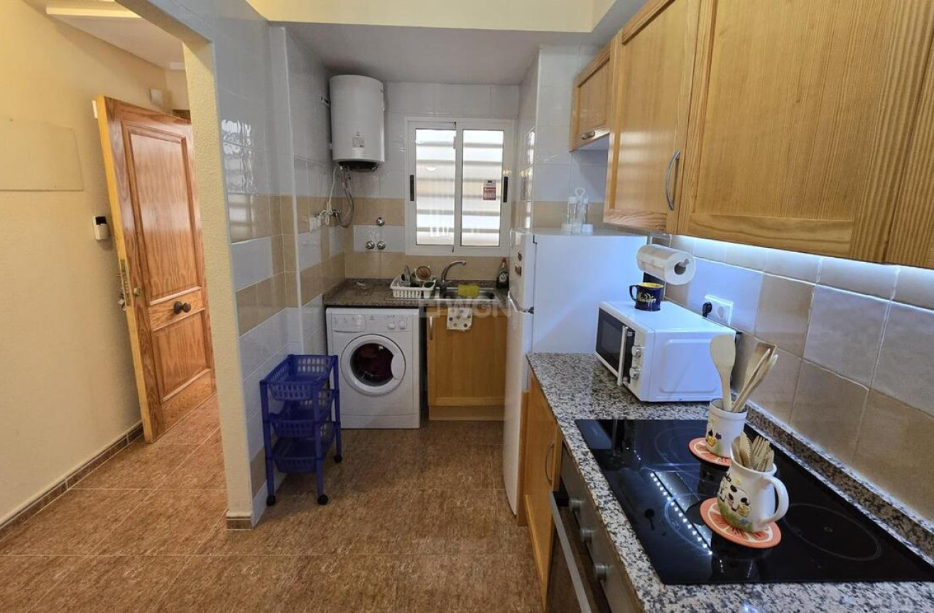 Resale - Apartment / flat - Torrevieja - CORTES VALENCIANAS