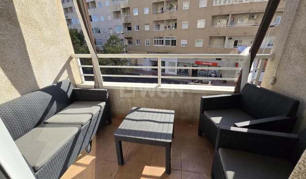 Resale - Apartment / flat - Torrevieja - CORTES VALENCIANAS