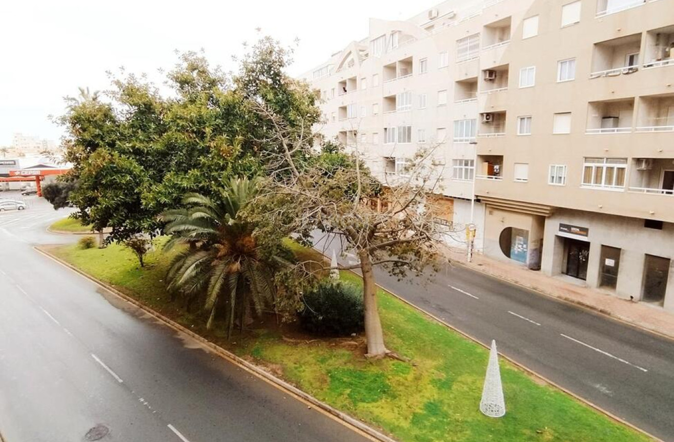 Resale - Apartment / flat - Torrevieja - CORTES VALENCIANAS