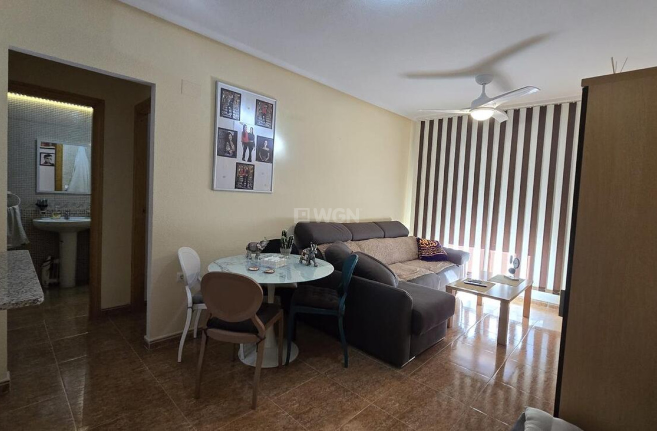 Resale - Apartment / flat - Torrevieja - CORTES VALENCIANAS