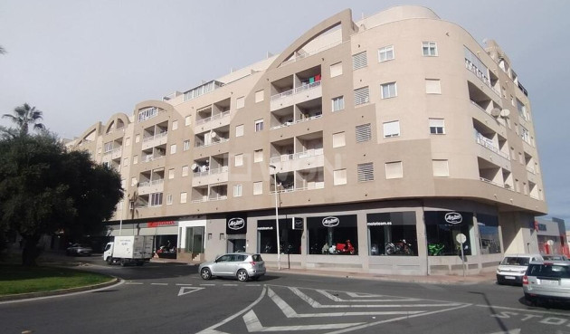 Resale - Apartment / flat - Torrevieja - CORTES VALENCIANAS