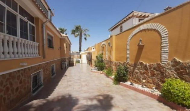 Resale - Villa - Torrevieja - aguas nuevas