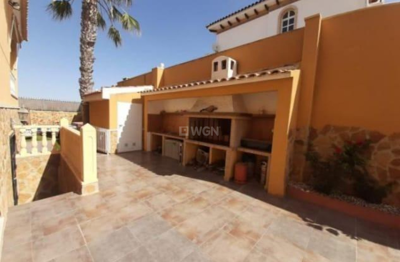 Resale - Villa - Torrevieja - aguas nuevas