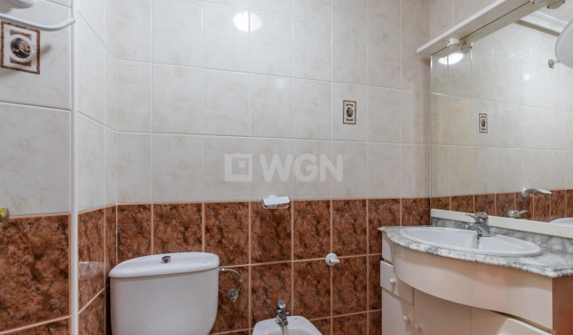 Resale - Apartment / flat - Torrevieja - La Mata