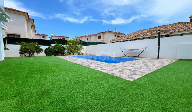 Odsprzedaż - Villa - La Marina - Costa Blanca