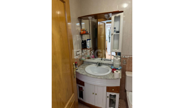 Reventa - Apartamento / piso - Torrevieja - Las Piscinas Naturales