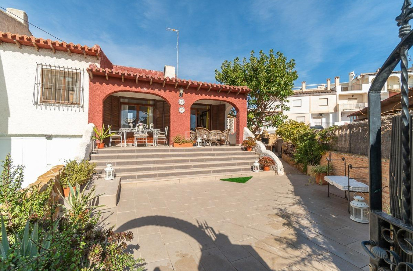 Odsprzedaż - Villa - Orihuela Costa - Punta Prima