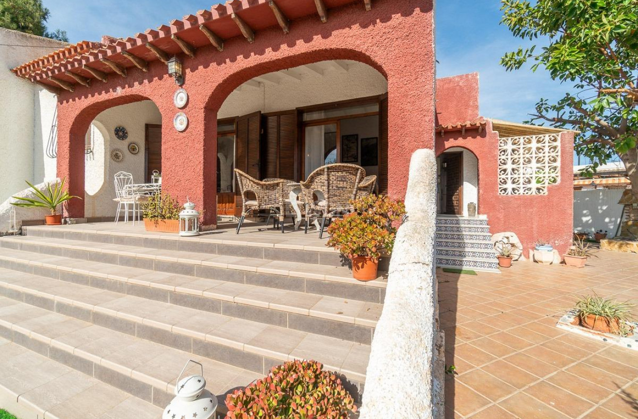 Odsprzedaż - Villa - Orihuela Costa - Punta Prima