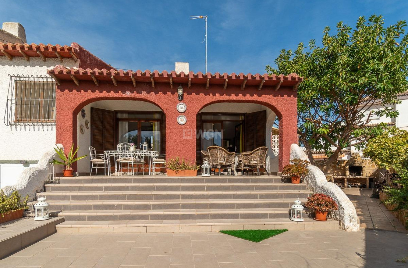 Odsprzedaż - Villa - Orihuela Costa - Punta Prima