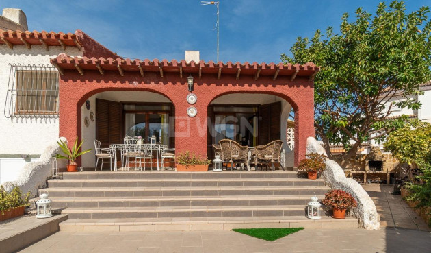 Odsprzedaż - Villa - Orihuela Costa - Punta Prima