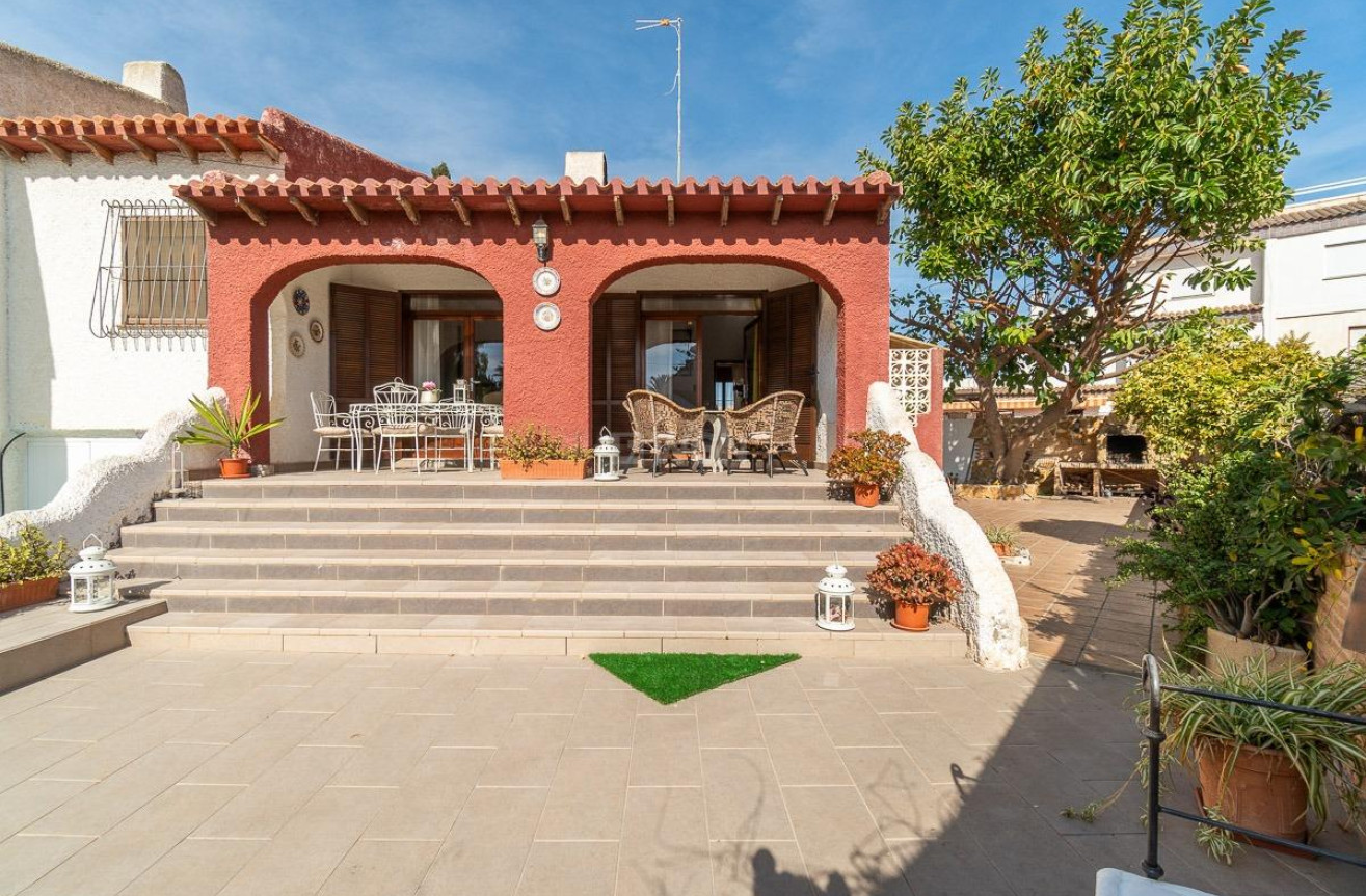 Odsprzedaż - Villa - Orihuela Costa - Punta Prima