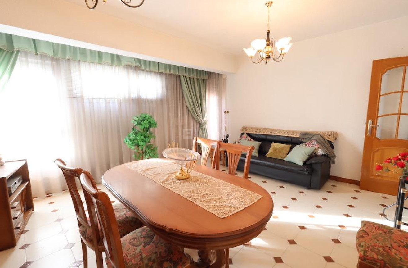 Resale - Apartment / flat - Torrevieja - Costa Blanca