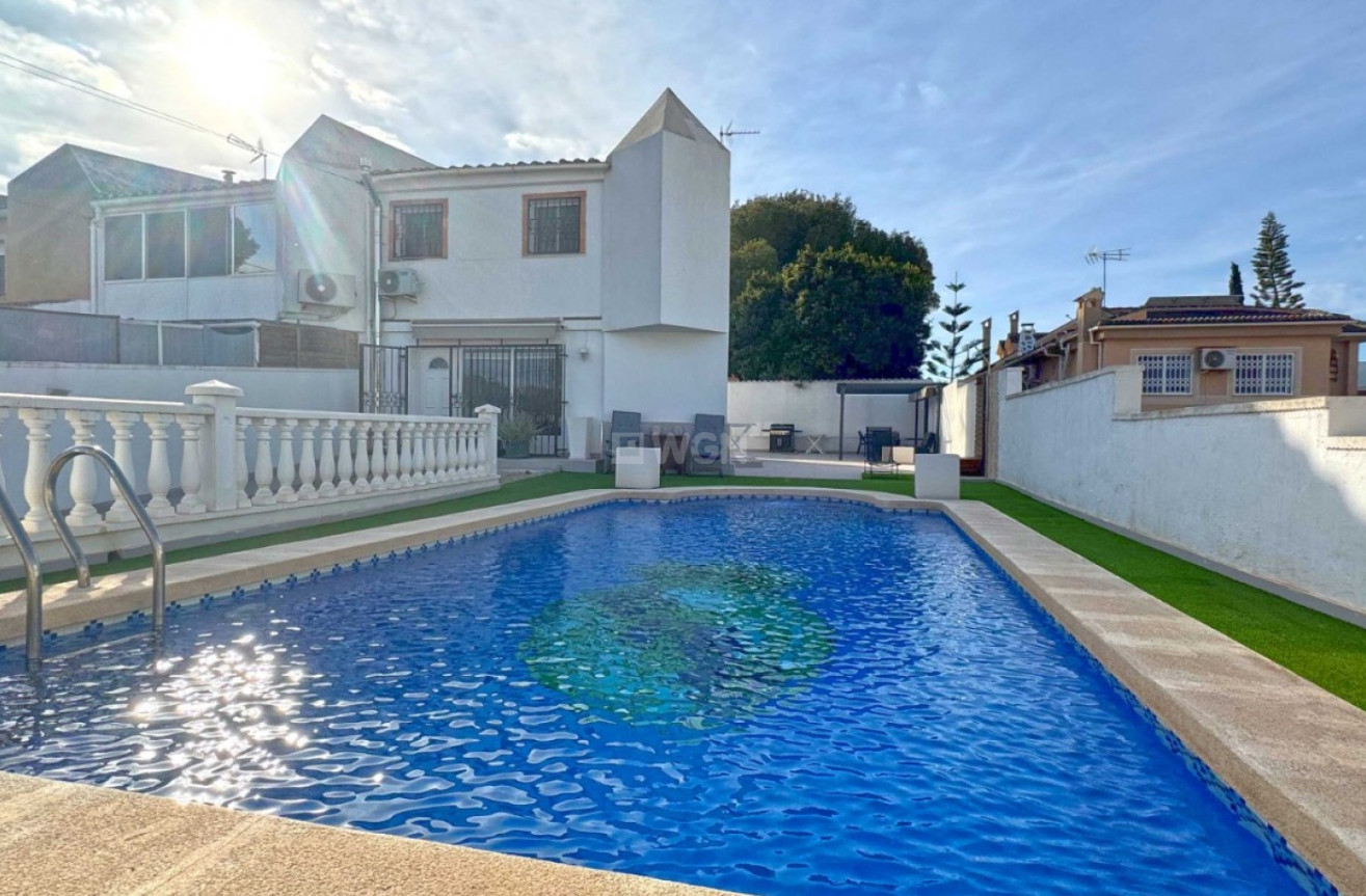 Resale - Villa - Torrevieja - Costa Blanca