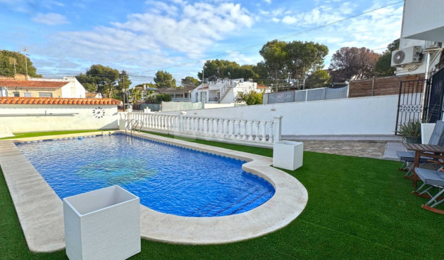 Resale - Villa - Torrevieja - Costa Blanca