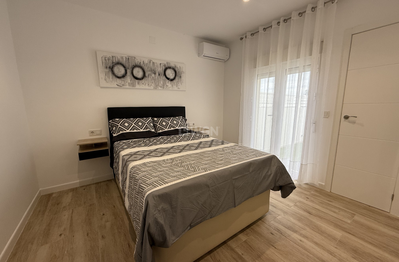 Resale - Villa - Torrevieja - Costa Blanca