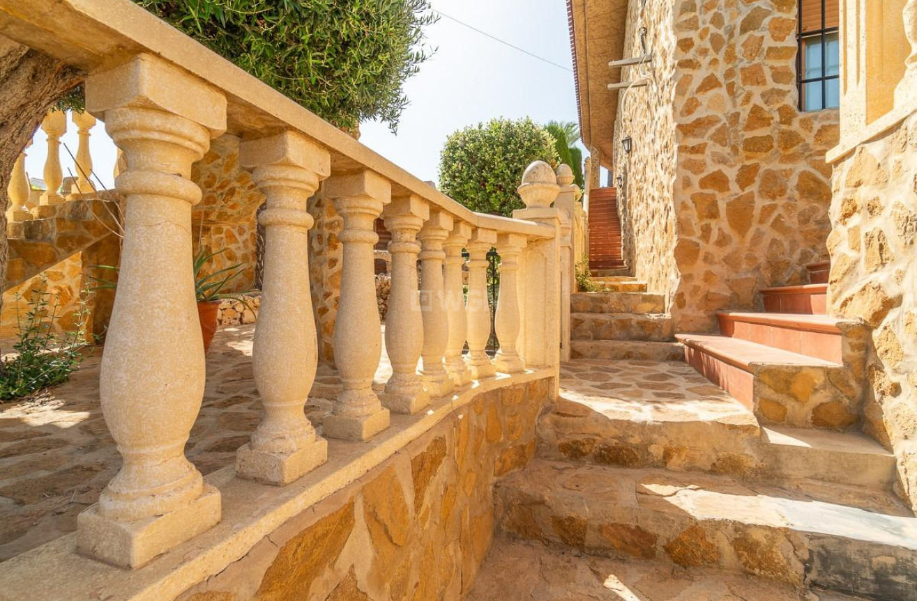 Odsprzedaż - Villa - Orihuela Costa - Los Balcones